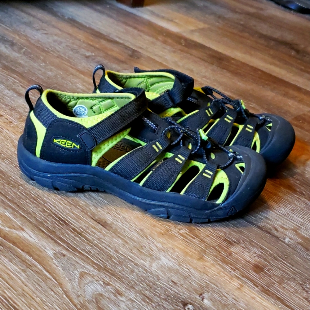 Keen Sandals, like new!